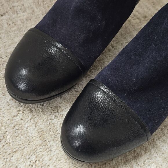 Chie Mihara | Elegant Black and Navy Suede Boots - Picture 3 of 8